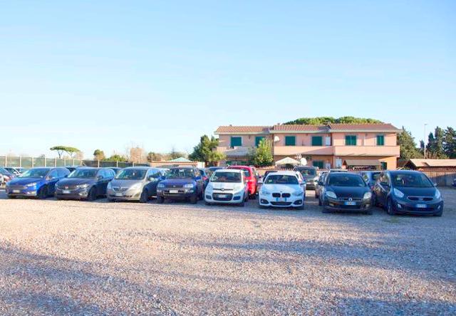 Parcheggio scoperto a Fiumicino con navetta gratis da Fiumicino Area 4 Parking